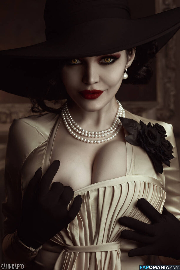Alcina Dimitrescu and Bela Dimitrescu / Cassandra Dimitrescu / Daniela Dimitrescu / Lady Dimitrescu / ladydumitrescu Nu OnlyFans  Photo fuitée #3