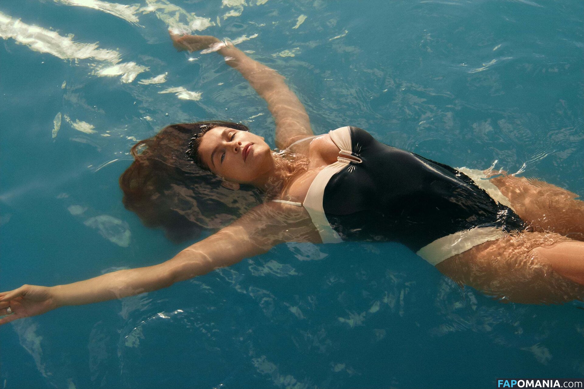 Laetitia Casta / laetitiacasta Nu OnlyFans  Photo fuitée #2