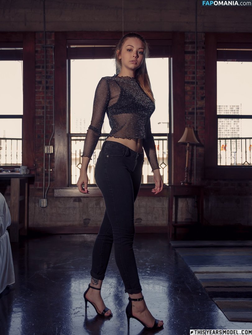 Lana Lea / thelanalea Nu OnlyFans  Photo fuitée #3