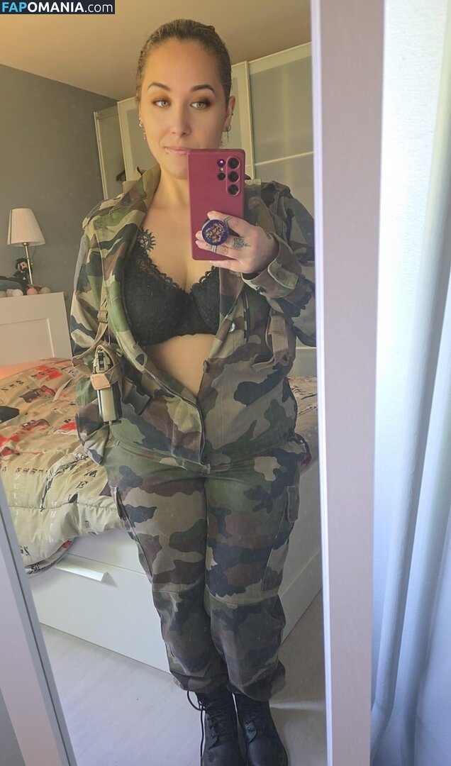 lariarussell / ryanfirst1 Nu OnlyFans  Photo fuitée #11