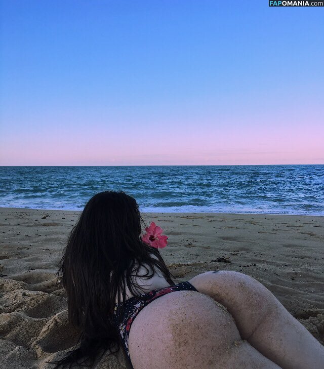 Larissa Peyerle / https: / larissapeyerle Nu OnlyFans  Photo fuitée #3