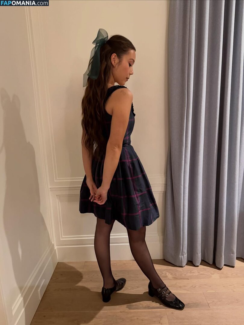 Laufey Lin / laufey Nu OnlyFans  Photo fuitée #145