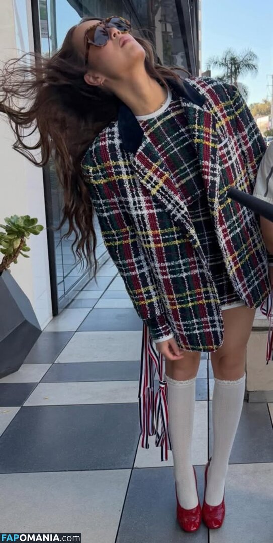 Laufey Lin / laufey Nu OnlyFans  Photo fuitée #147