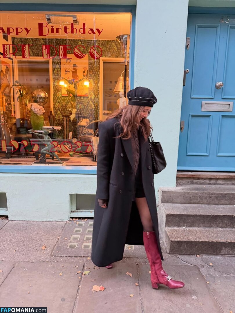 Laufey Lin / laufey Nu OnlyFans  Photo fuitée #148