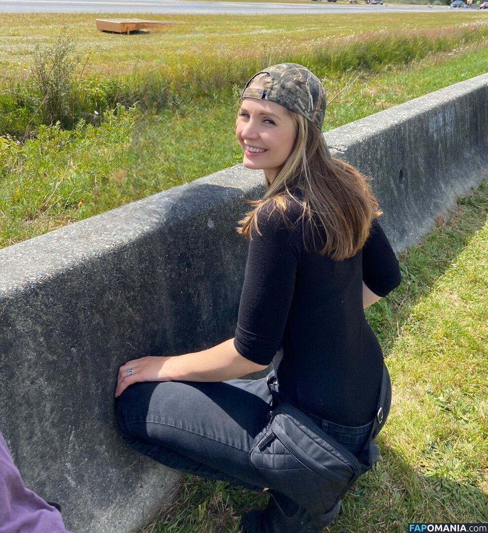 Lauren Southern Nu Photo fuitée #3