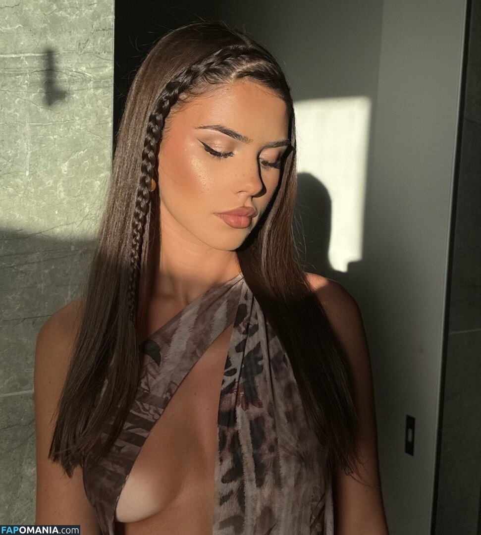 Leah Halton / leahhalton_ Nu OnlyFans  Photo fuitée #359