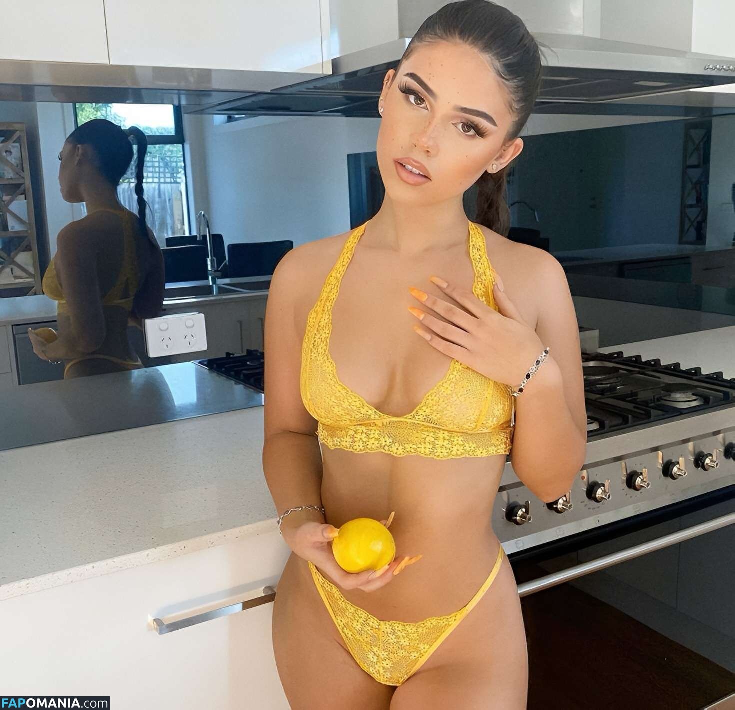 Leah Halton / leahhalton_ Nu OnlyFans  Photo fuitée #365