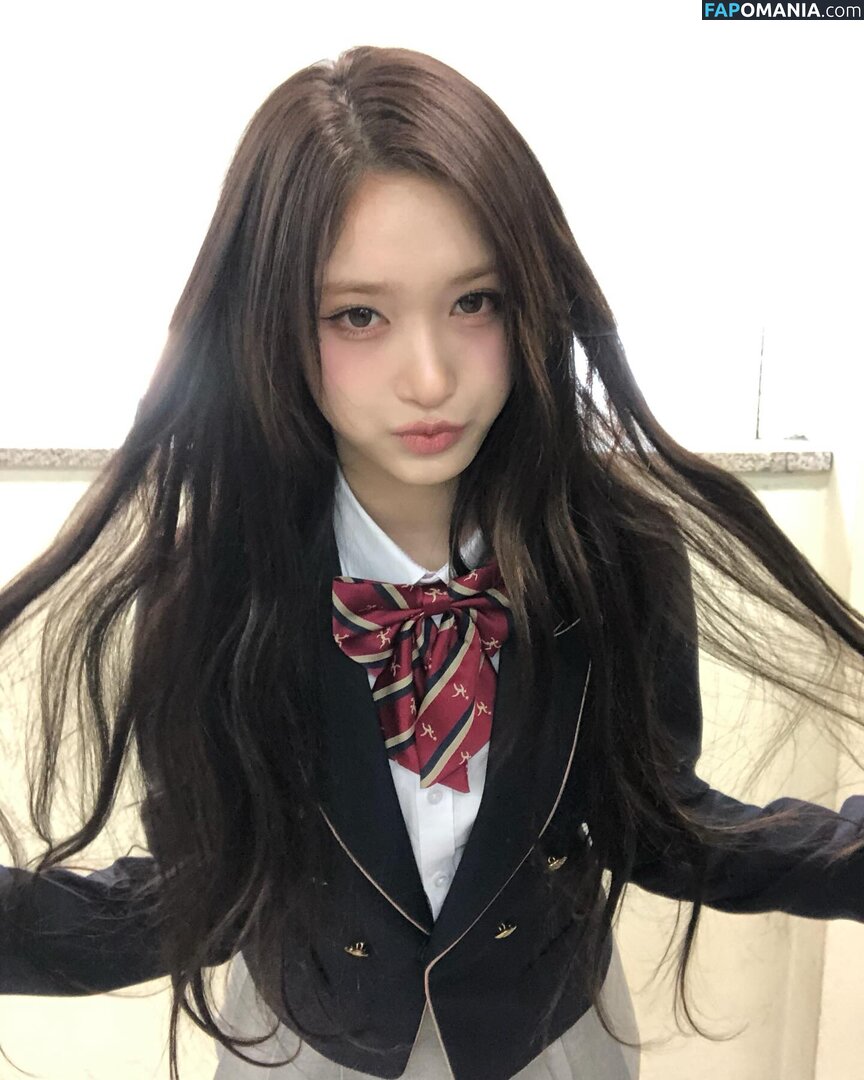 Lee Hyun-Seo / eeseooes / https: / iveleeseoi Nu OnlyFans  Photo fuitée #2