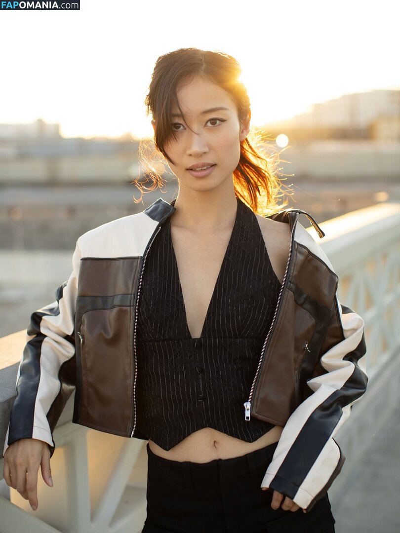 Famous Asian tiktoker / Leenda Dong / leendadong / leendaphotodumps Nu OnlyFans  Photo fuitée #3