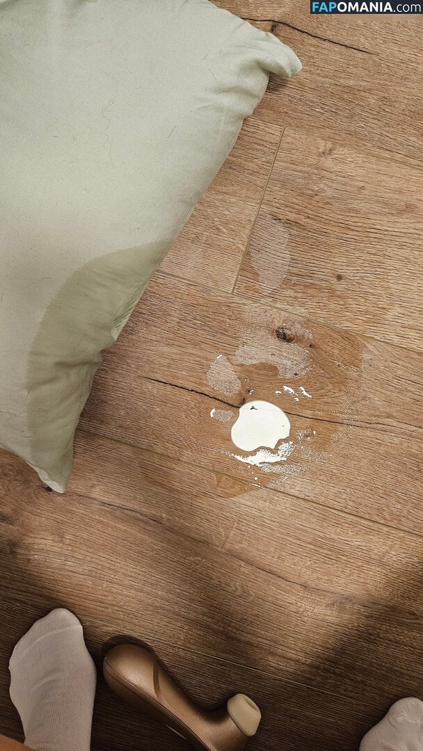 kalemia / lil_hanne / lilhanne Nu OnlyFans  Photo fuitée #379