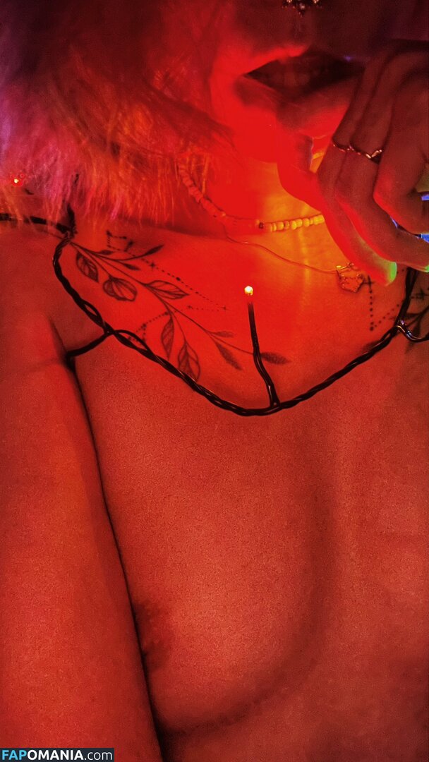 Little Satana / little.satana / s.satana_666 / tomnaya_satana Nu OnlyFans  Photo fuitée #24