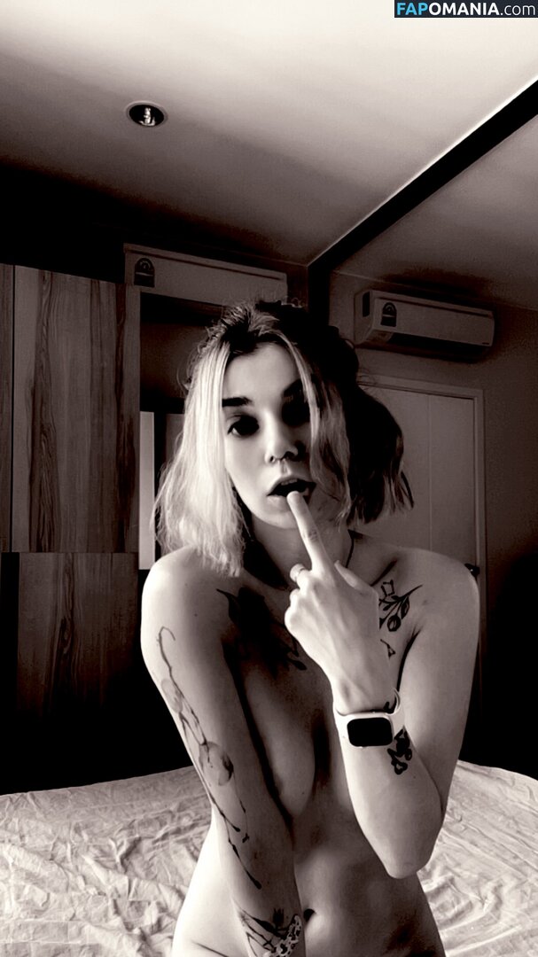 Little Satana / little.satana / s.satana_666 / tomnaya_satana Nu OnlyFans  Photo fuitée #32