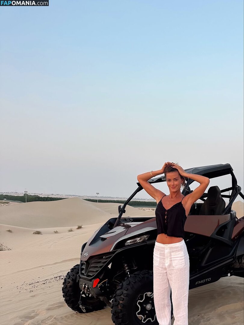 Liv Bentley / Olivia Bentley / oliviabentleyk / theoliviabentley Nu OnlyFans  Photo fuitée #4