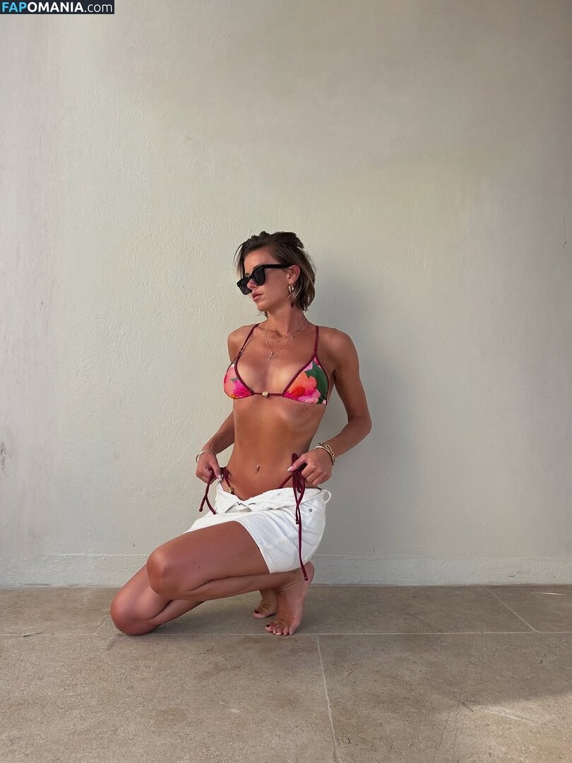 Liv Bentley / Olivia Bentley / oliviabentleyk / theoliviabentley Nu OnlyFans  Photo fuitée #8