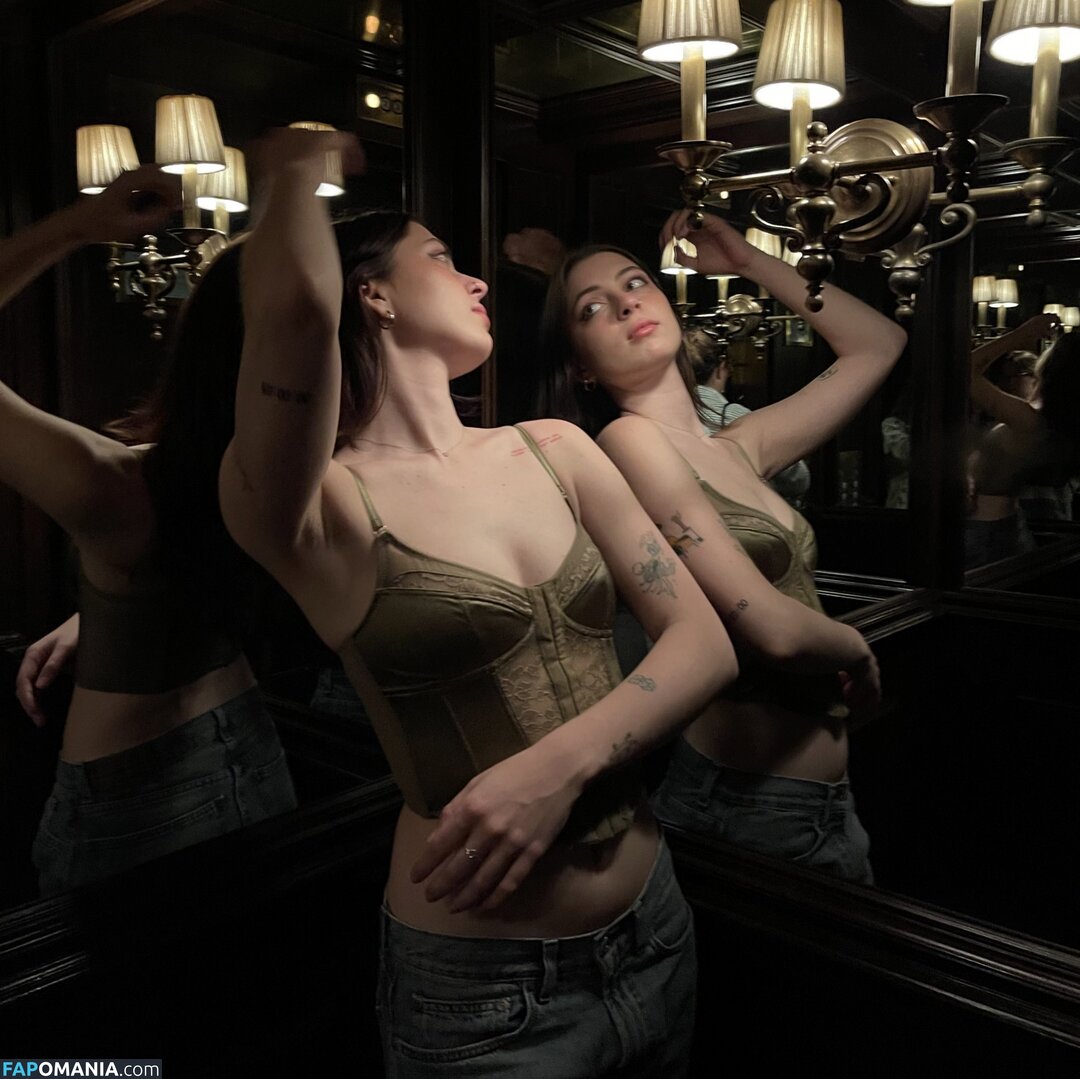 Lizzy McAlpine / jesus_yo / lizzymcalpine Nu OnlyFans  Photo fuitée #20