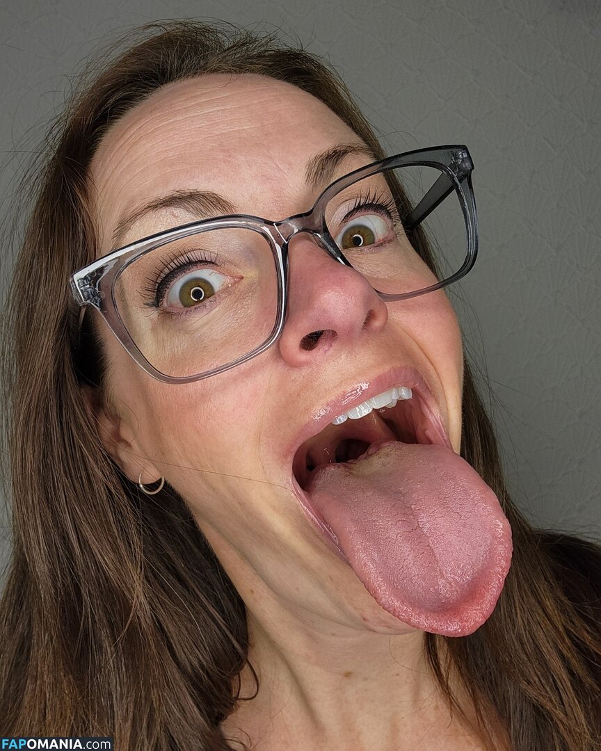 Long Tongue Fetish / _longtonguelewis / diqueentongue / longtonguelewis Nu OnlyFans  Photo fuitée #312