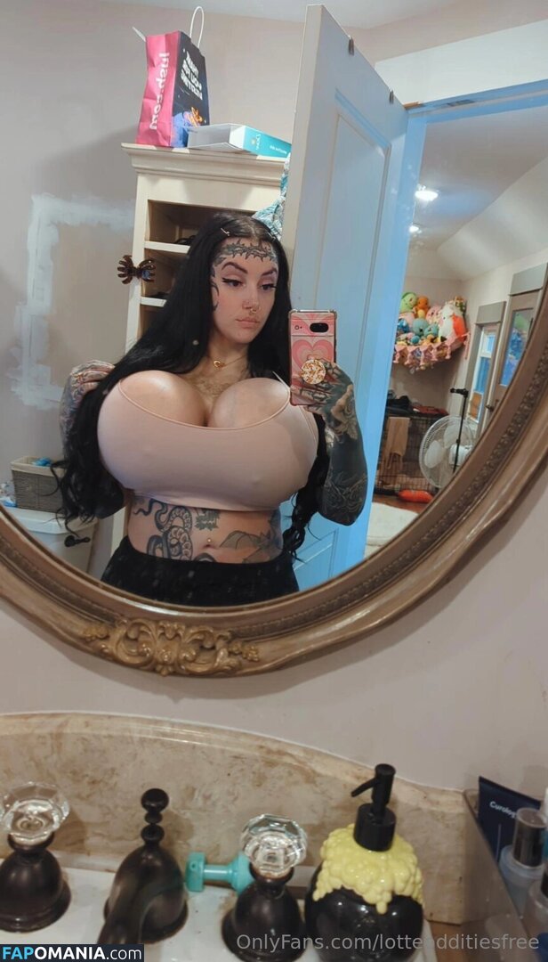 fb_0296 / lotteodditiesfree Nu OnlyFans  Photo fuitée #20