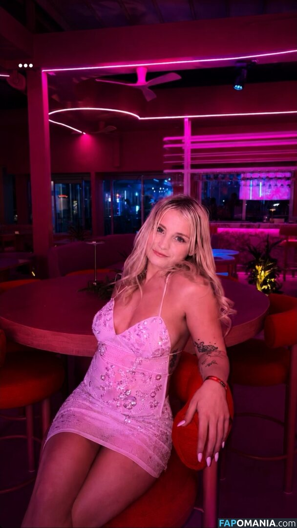 luceoliviaxo / lucyxoliviaa Nu OnlyFans  Photo fuitée #9