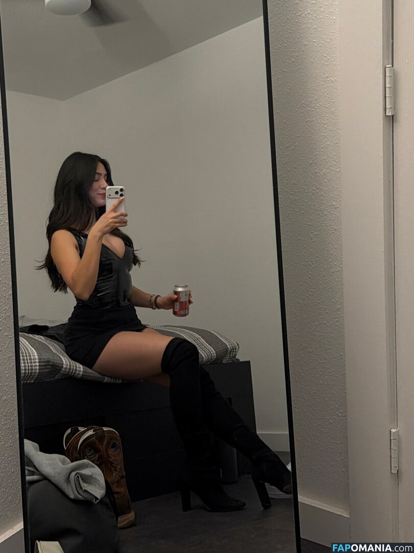 Lucila Erickson / lucilaerickson_ Nu OnlyFans  Photo fuitée #31