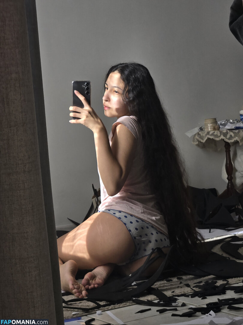 Luna Myosotis / LunaMyosotis Nu OnlyFans  Photo fuitée #3