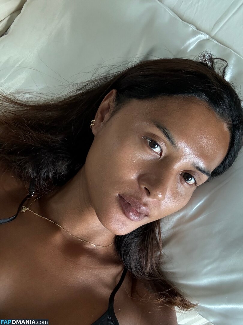 lydia / lydiaonlyfans Nu OnlyFans  Photo fuitée #1