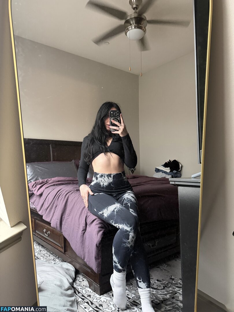 Lyndi / Lyndi__ / lindsayelizzabeth / lyndihassell Nu OnlyFans  Photo fuitée #3