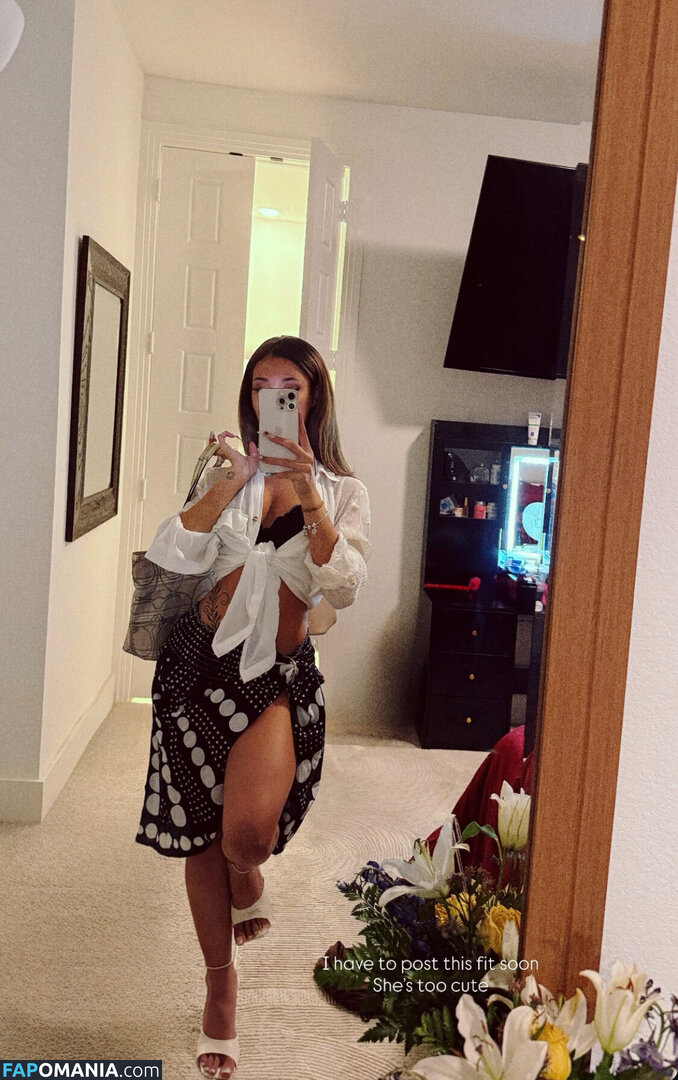 m1a_.r4ven / miaraven Nu OnlyFans  Photo fuitée #1