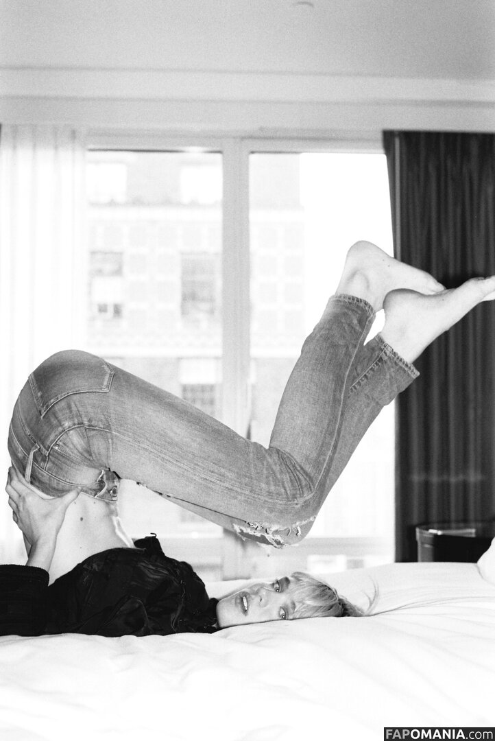 Mackenzie Davis Nu OnlyFans  Photo fuitée #8