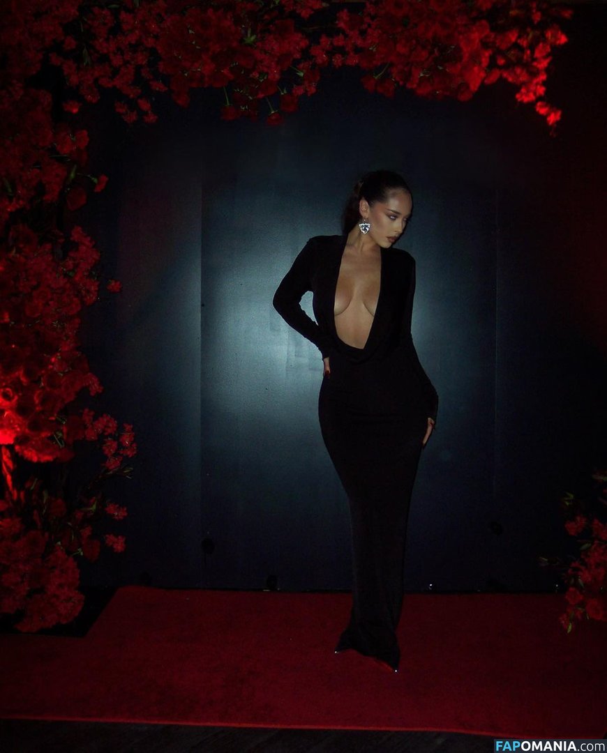 Maeta / maetasworld Nu OnlyFans  Photo fuitée #1