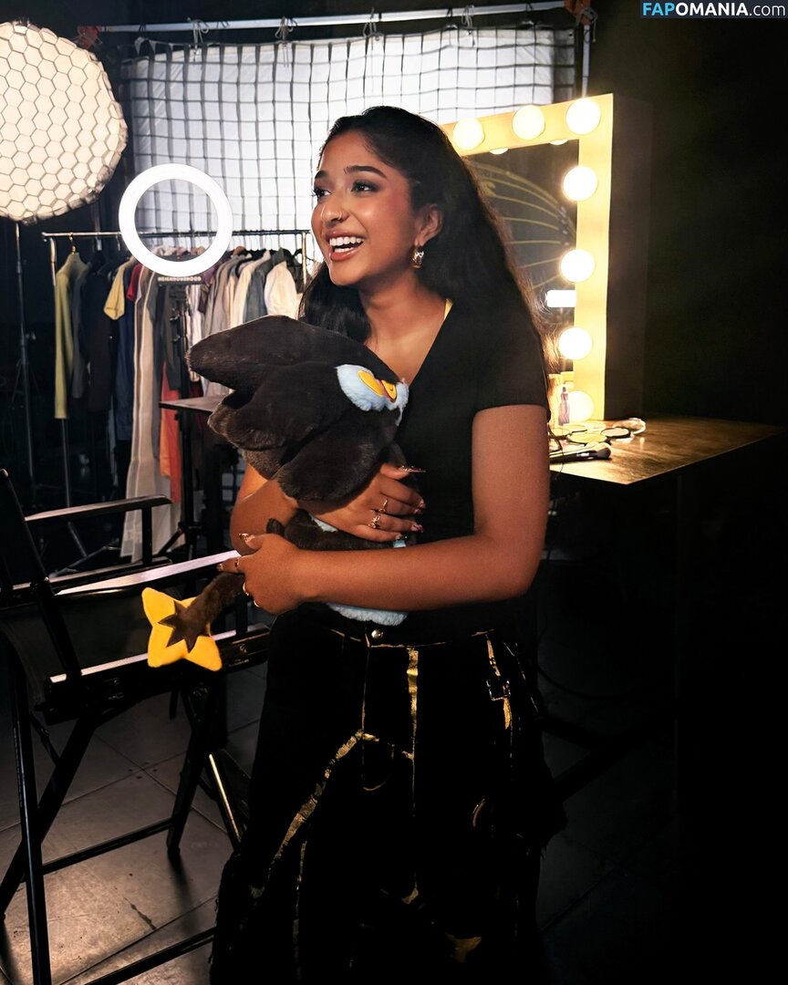 Maitreyi Ramakrishnan / maitreyiramakrishnan / ramakrishnannn Nu OnlyFans  Photo fuitée #3