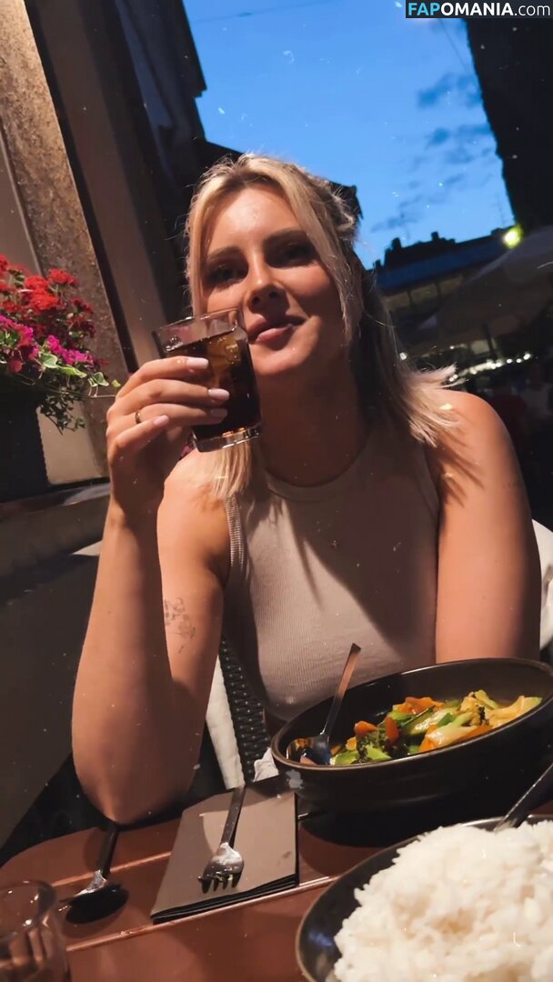 Maren Wolf / jellwolffree / marenwolf Nu OnlyFans  Photo fuitée #193