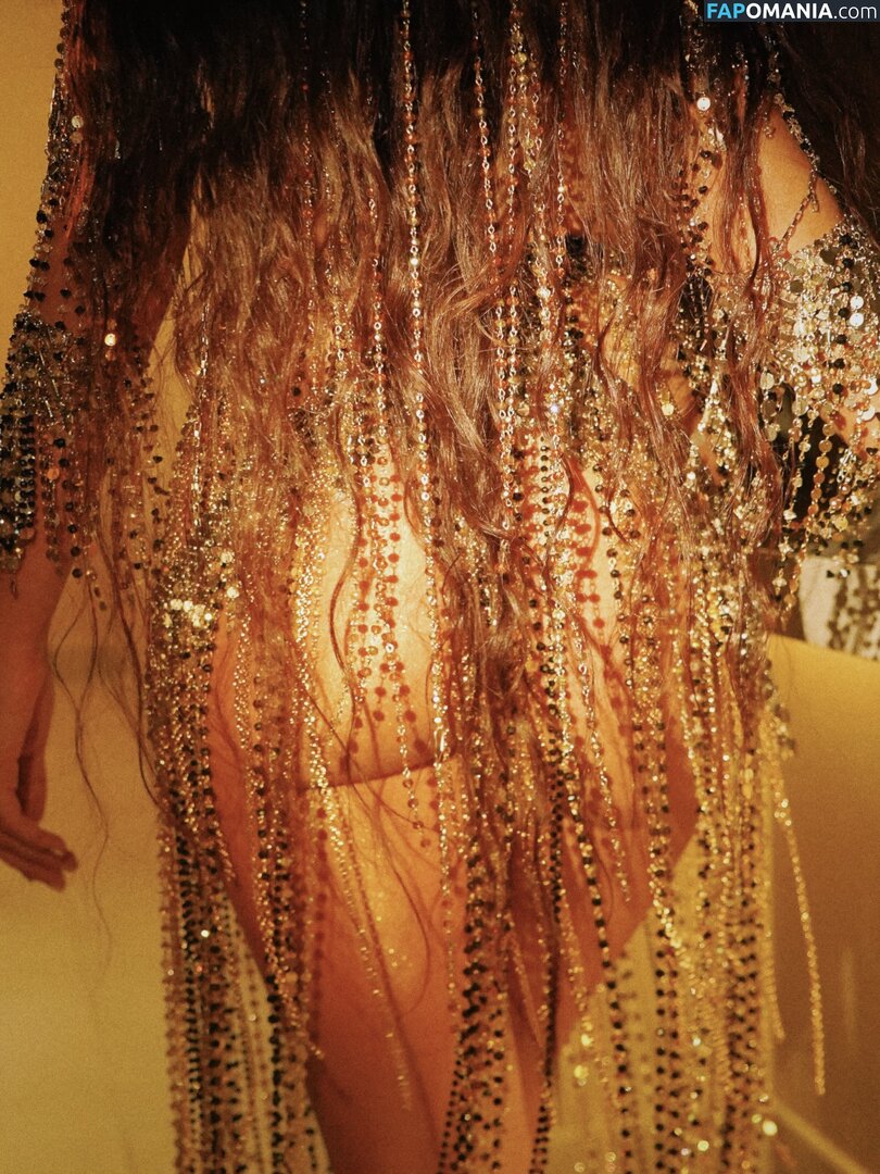 Marina Sena / amarinasena / vic_do_only Nu OnlyFans  Photo fuitée #360