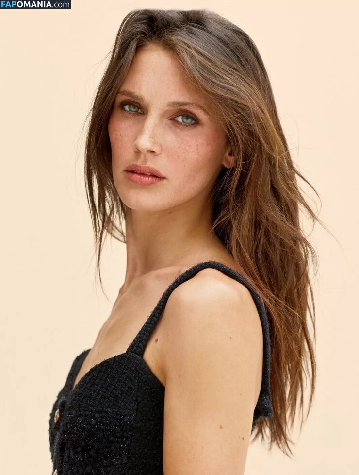 Marine Vacth / https: / marine_vacth / marinvacth Nu OnlyFans  Photo fuitée #5