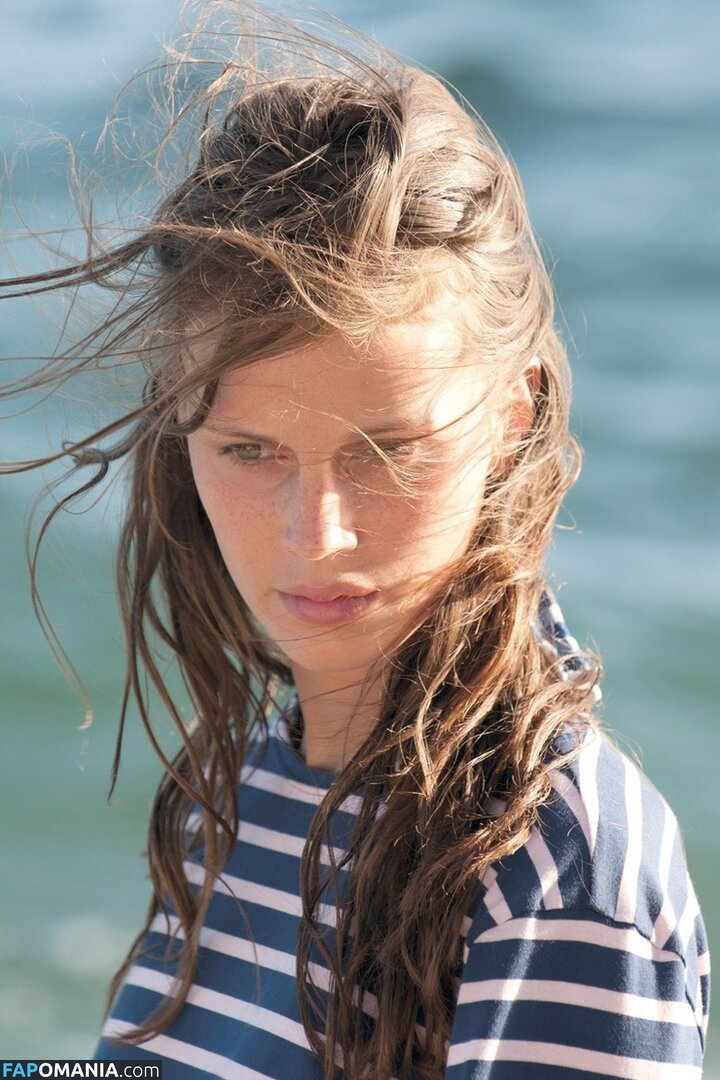 Marine Vacth / https: / marine_vacth / marinvacth Nu OnlyFans  Photo fuitée #8