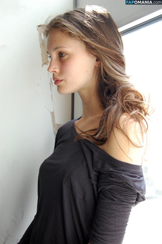 Marine Vacth / https: / marine_vacth / marinvacth Nu OnlyFans  Photo fuitée #10