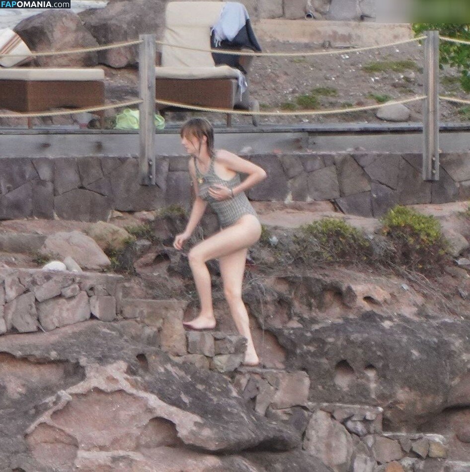 Maya Hawke / maya_hawke / neohawk2 Nu OnlyFans  Photo fuitée #455