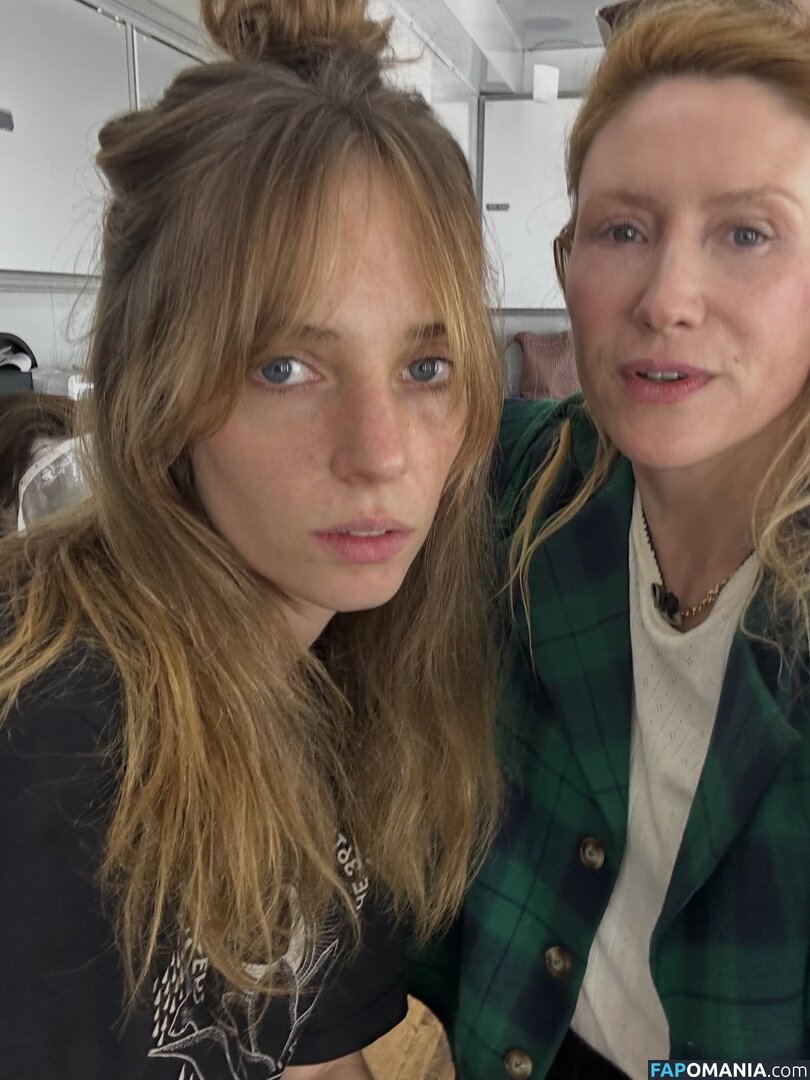 Maya Hawke / maya_hawke / neohawk2 Nu OnlyFans  Photo fuitée #476