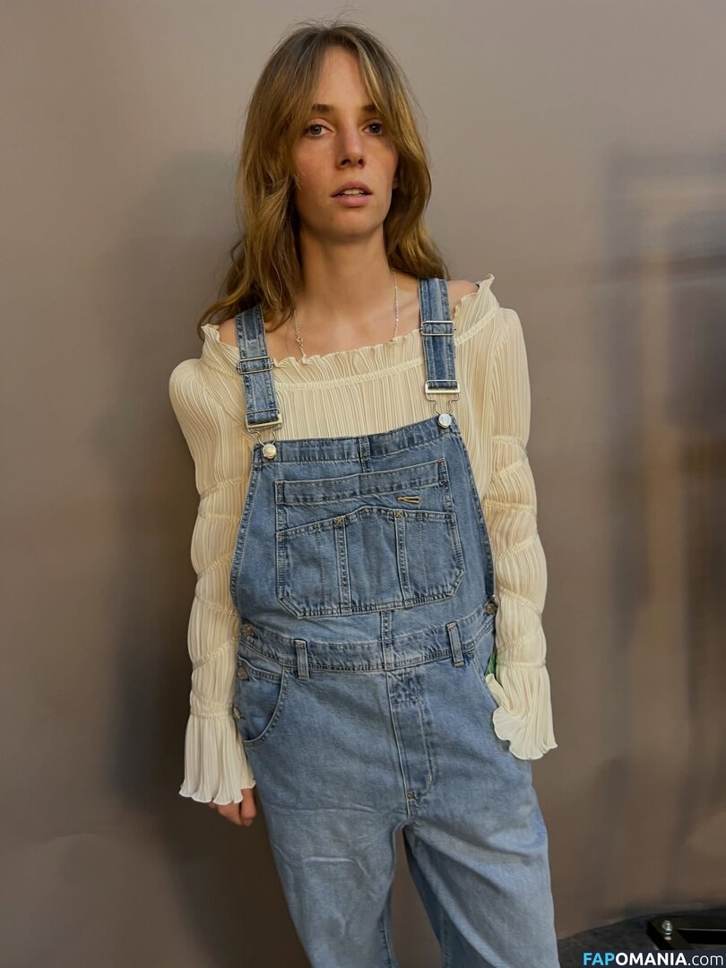 Maya Hawke / maya_hawke / neohawk2 Nu OnlyFans  Photo fuitée #479