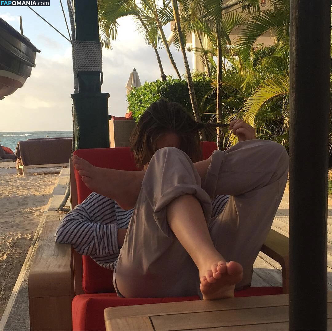 Maya Hawke / maya_hawke / neohawk2 Nu OnlyFans  Photo fuitée #480