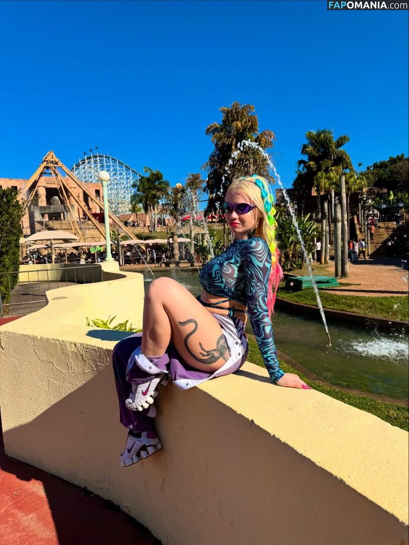 MC Erikah / mcerikah / mcerikahofc Nu OnlyFans  Photo fuitée #3