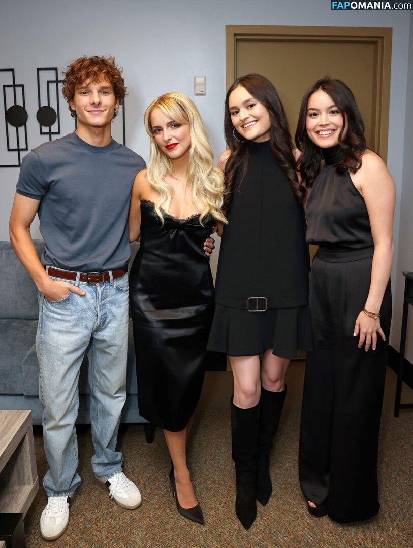 Mckenna Grace / mckennagrace / mckennagraceful Nu OnlyFans  Photo fuitée #154