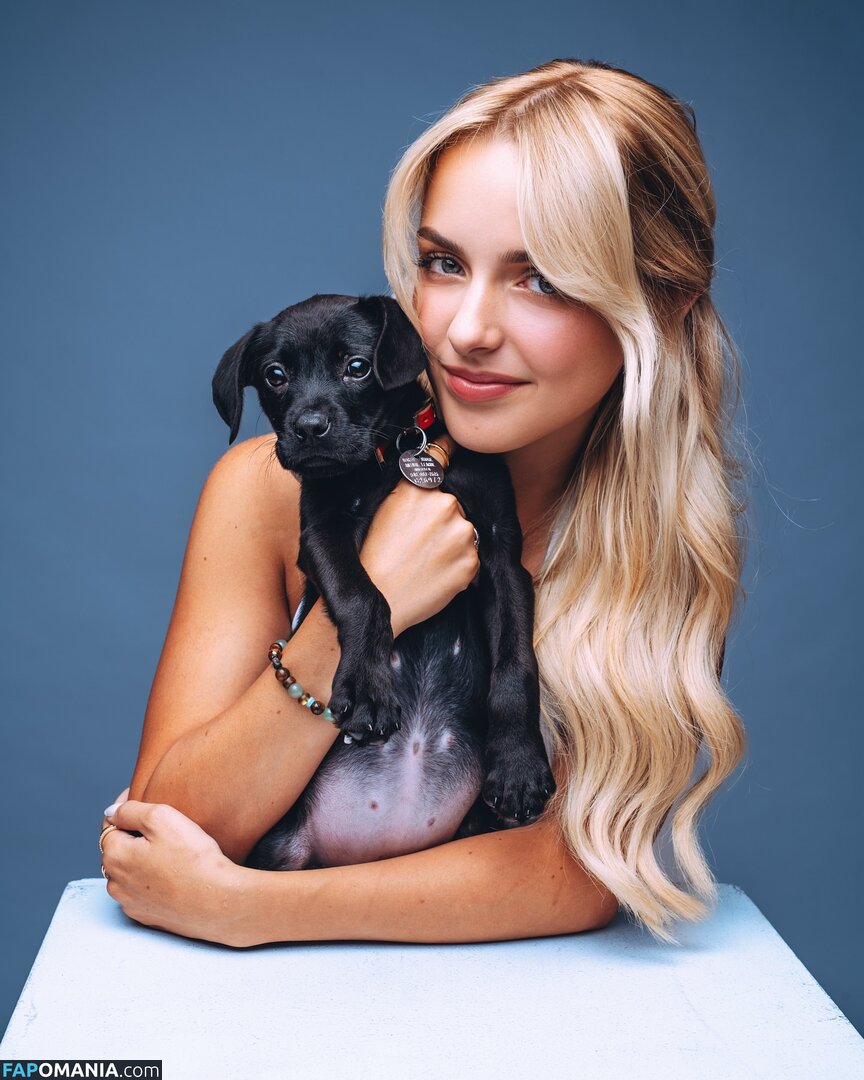 Mckenna Grace / mckennagrace / mckennagraceful Nu OnlyFans  Photo fuitée #183