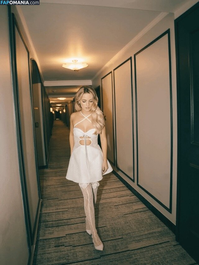 Mckenna Grace / https: / mckennagrace / mckennagraceful Nu OnlyFans  Photo fuitée #244