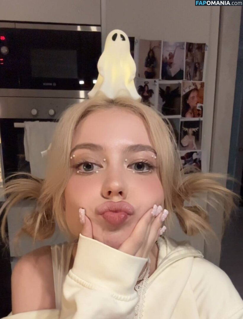 media_malyshka Nu OnlyFans  Photo fuitée #6
