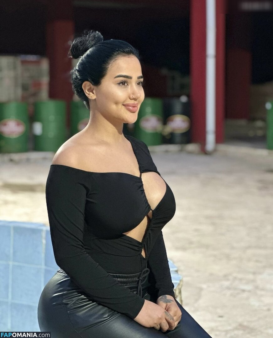 Melek Azad / melek.azd / melekazad Nu OnlyFans  Photo fuitée #3