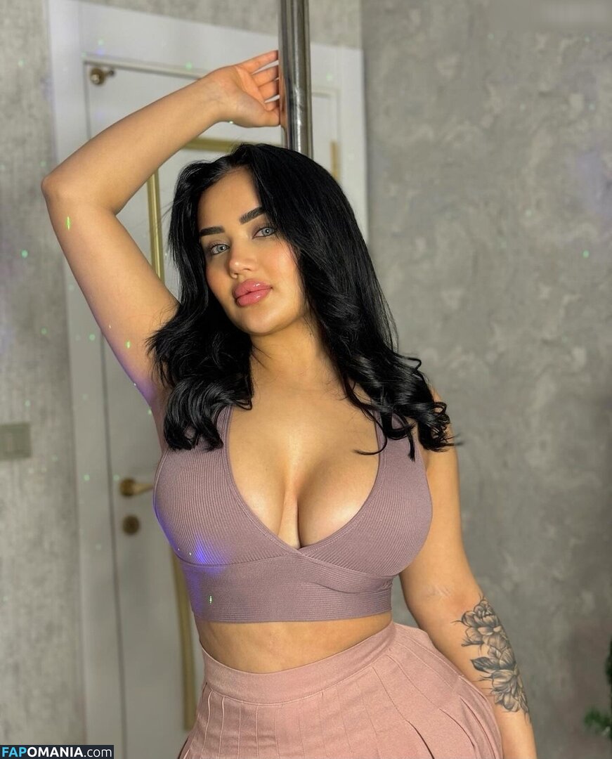 Melek Azad / melek.azd / melekazad Nu OnlyFans  Photo fuitée #32