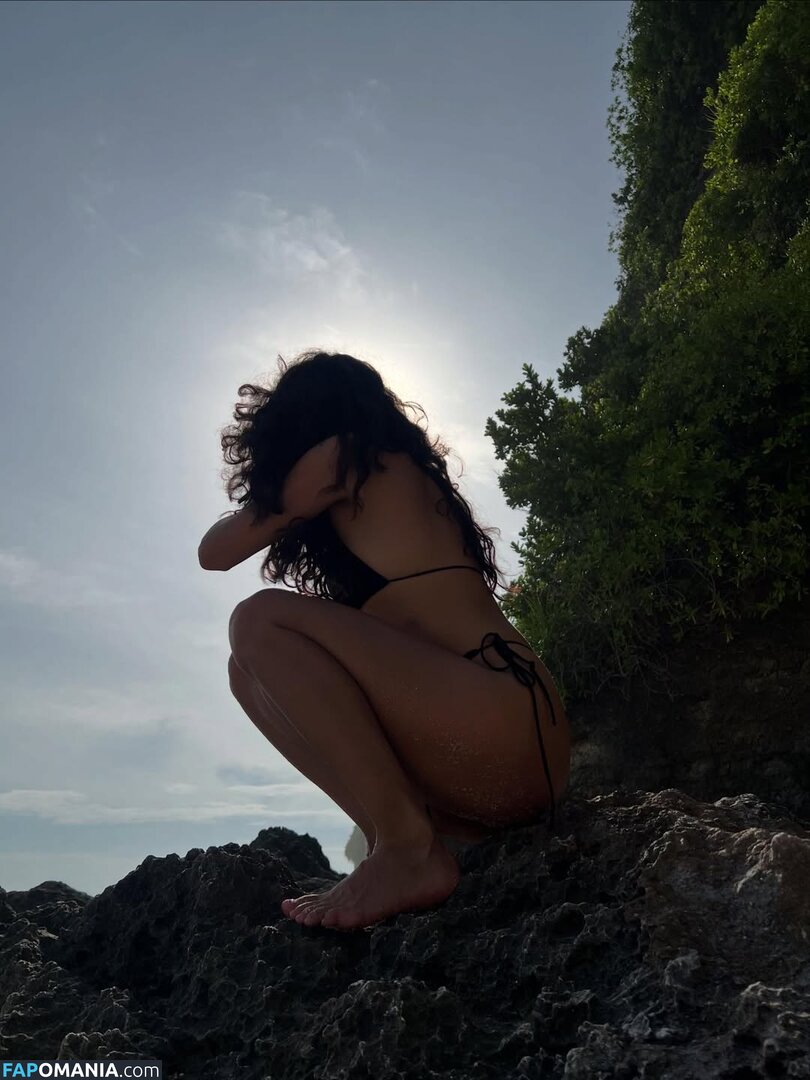 Michelle Andrade / https: / mish_andrade / mishvirmish Nu OnlyFans  Photo fuitée #1