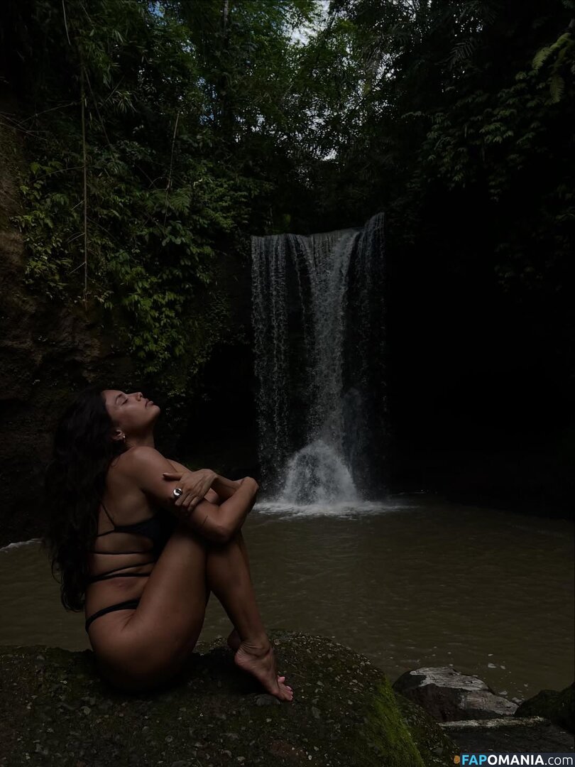 Michelle Andrade / https: / mish_andrade / mishvirmish Nu OnlyFans  Photo fuitée #7