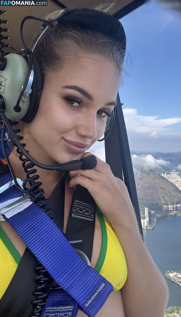 Michelle Hartmann Nu OnlyFans  Photo fuitée #4