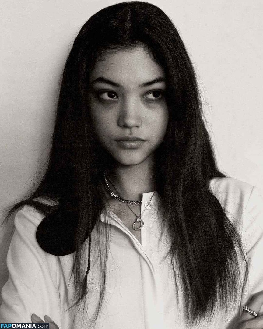 Mika Schneider / mikaschndr Nu OnlyFans  Photo fuitée #5